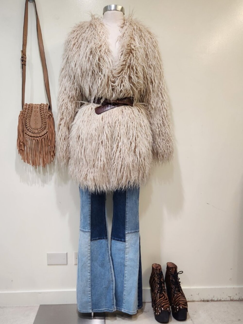 🦋💋UBER GORGE!💋🦋 Free People 70s Vibe Boho-Chic Renata Fur Coat in Sand - Picture 10 of 16